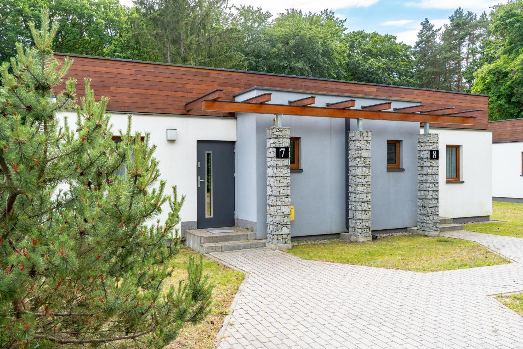Osrodek Szkoleniowo-Wypoczynkowy "Lesnik" Hotel Ustka Exterior photo